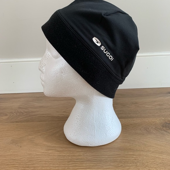 Sugoi Sport Beanie for Running, Bicycling, Hiking etc with Ponytail Opening - Picture 1 of 7